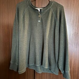 Old Navy Women’s Olive Waffle Knit Crewneck Sweater